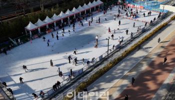 ‘역시 겨울놀이는 신천에서’ 스케이트장·눈놀이터 성황리 마무리