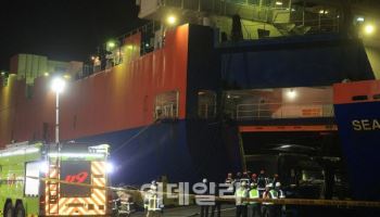 제주-목포 화물선, 싣고가던 차량 화재로 회항…트럭 3대 불타
