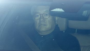 경찰, '尹대통령실 PC 초기화' 정진석 첫 소환조사