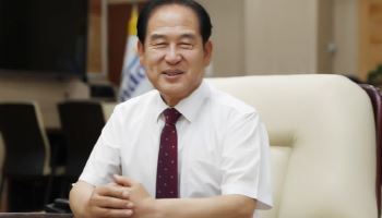 민주당 '처녀 수입 발언' 김희수 진도군수 제명