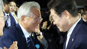 "부동산 정책 실패 인정"...李 강경 메시지 속 文 '아픈 고백' 눈길