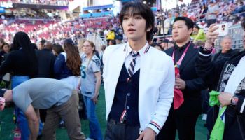 세븐틴 멤버 조슈아, 美'슈퍼볼' 현장 깜짝 등장