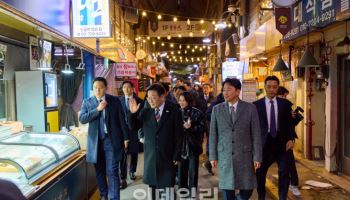 李대통령, 통인시장 방문…장바구니 물가 등 체감경기 점검