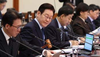 李대통령, 신속한 입법 협조 촉구…"현재 속도로 변화 대처 어려워"
