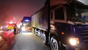 군산서 통학버스가 25t 트럭 충돌…11명 부상