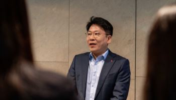 LG엔솔 김동명 "완성차 업체와 협력, 최적의 결정 내릴 것"