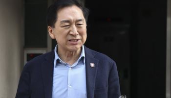 '김건희 로저비비에 선물' 김기현 부부 측, 첫 재판서 혐의 부인