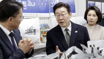 李, 충주 ‘그냥드림’ 사업장 방문…“굶지 않게 하자는 것”