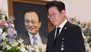 李, 이해찬 전 총리 회고록 소개…“정치의 자세를 가르쳐주신 분”