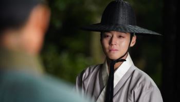 '왕사남' 박지훈, 관객 울린 단종의 그 눈빛...유해진과 애틋한 앙상블