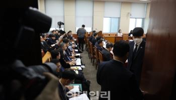 與 "국힘 대미투자특위 파행, 국익 포기하는 행위"