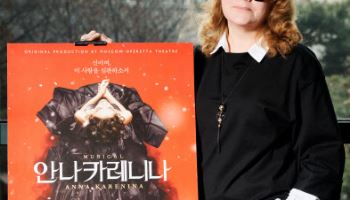 "불륜에 빠진 안나, 그녀의 실수를 누가 심판할 수 있을까요?"