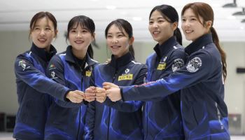한국 여자 컬링, 개최국 이탈리아에 7-2 완승...첫 승 신고