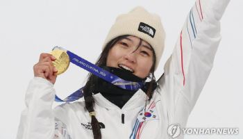'두 번의 추락 넘어선 금메달' 최가온 "어디 하나 부러진줄 알았죠"