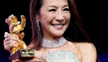 양자경, 베를린영화제 명예 황금곰상 수상...아시아 여성 최초
