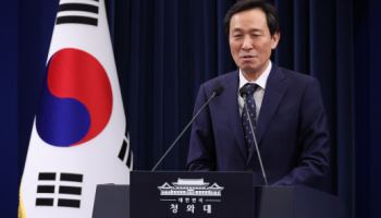 선전하는 靑 참모들…우상호·김병욱 등 '두각'