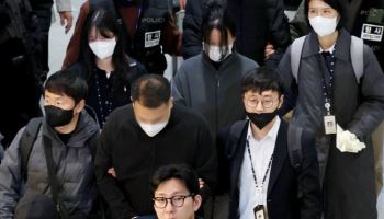 "100억 편취 후 성형" 법무부·검찰, 캄보디아 부부사기단 끝내 잡았다