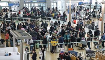 "고향 대신 공항" 설 연휴 때 72만명 해외로…1위는 일본