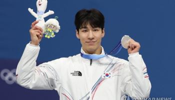 '3회 연속 메달' 황대헌, 논란 꼬리표 떼고 실력으로 증명