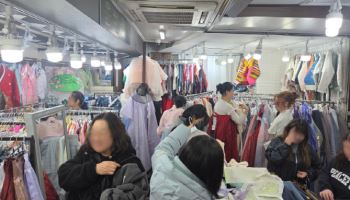 "중고 한복 사러 광장시장 가요"…한복의 매력에 빠진 MZ 여성들
