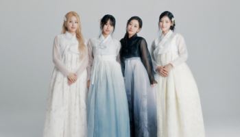 키스오브라이프, 걸크러시 벗고 '4인 4색' 한복 설 인사