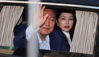 윤석열·김건희, 독방서 설 맞이 '떡국' 먹는다…가족 면회 어려워