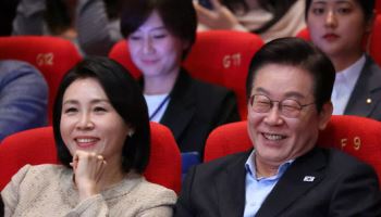 "일단 비밀" 李대통령 부부 관람 영화는...강훈식은 "고향 친구 신작"