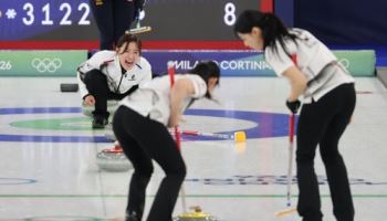 '4강이 보인다' 한국 여자컬링, 강호 스웨덴에 완승...5승 3패