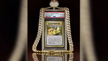 피카츄 카드, ‘239억’에 낙찰…“주식보다 3000% 높은 수익률”