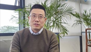 "청소로봇, 한시간 만에 하루치 일 '쓱싹'…AI, 물·전기같은 생활기반 시설될 것"