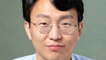 '저속노화' 정희원과 맞고소전 여성…스토킹 등 혐의 檢송치
