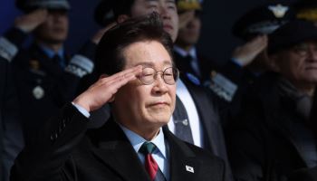 李대통령 “스마트 강군 첨단무기체계 도입에 전폭적 투자”