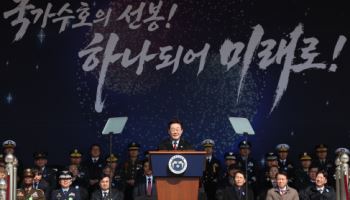 李대통령 “첨단무기체계 전폭 투자…스마트 정예 강군 만들겠다”