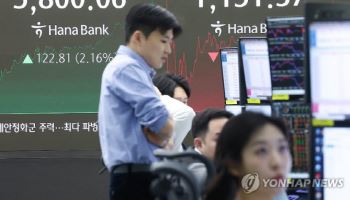 코스피, 첫 5800선 마감…코스닥은 0.58%↓