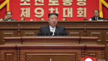 北 김정은, 사업총화보고 이틀만에 끝…"새 투쟁전략 천명"