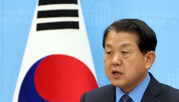 與 김병주, 경기지사 불출마 선언…"당 승리 도화선 되길 소망"