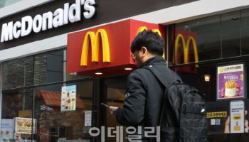 원가부담 속 엇갈린 가격정책…글로벌 브랜드↑ vs 국내 브랜드↓