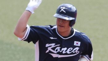 '307억 사나이' 노시환 홈런포...WBC 대표팀, 한화에 역전승