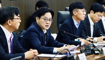 설 연휴도 못 막은 반도체 호황…2월 수출도 '신기록'(종합)