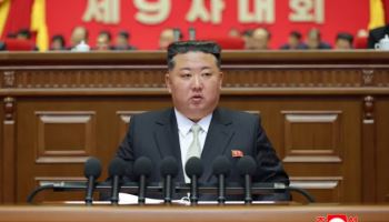 김정은 "韓, 동족에서 영원히 배제"…美에는 대화 가능성