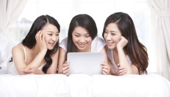AI 남친에 푹 빠진 中여성들…중국의 저출생 고민 깊어진다
