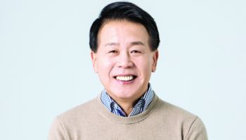 안교재 "지역 체육센터 하나로 연결, 수원을 다시 '축구수도'로"