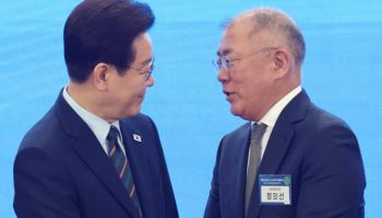 李 “국민 안전에 첨단기술 지원 감사”…정의선 “무인소방로봇 계속 개량”