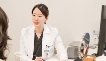 짝 눈에 인상 바꾸는 ‘겹쌍꺼풀’ , 원인 따라 교정해야