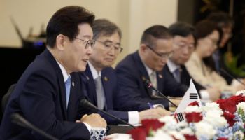 딥엑스, 한-싱 ‘AI 커넥트 서밋’서 대통령과 양국 장관들 앞에서 AI 반도체 시연