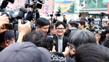 한동훈 “난 탄핵의 바다 건너는 배…출마는 부수적 문제”