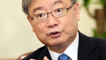 신한투자증권, 사외이사에 김석동 전 금융위원장 영입