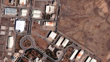 이란 핵시설 공습 가능성..IAEA "입구 손상 확인"
