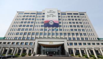 '용산 관저 공사 혜택 의혹' 재판 시작…"21그램 대표 김건희 친분 과시"