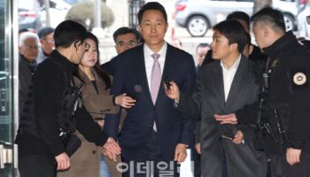 오세훈, '명태균 여론조사비 대납' 첫 재판서 혐의 전면 부인